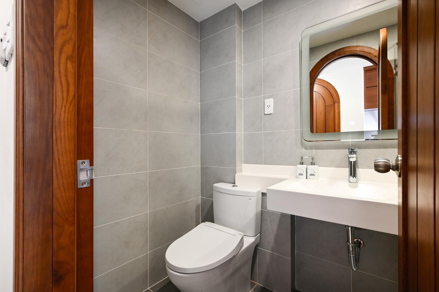 Saigon Hotel & Apartment Ho Şi Min Dış mekan fotoğraf